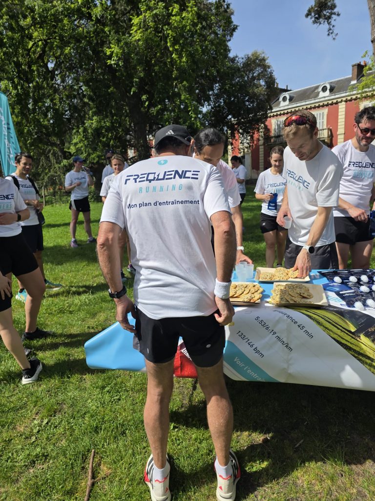 Image de l'évènement des 10 ans de FREQUENCE Running au bois de vincennes, après la course des 5km, les participants sont conviés à se ravitailler avec nos boissons artisanales et cookies  